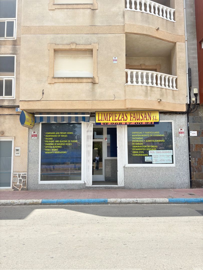 Premises for sale in Los Alcázares  with Air Conditioner and Furnished