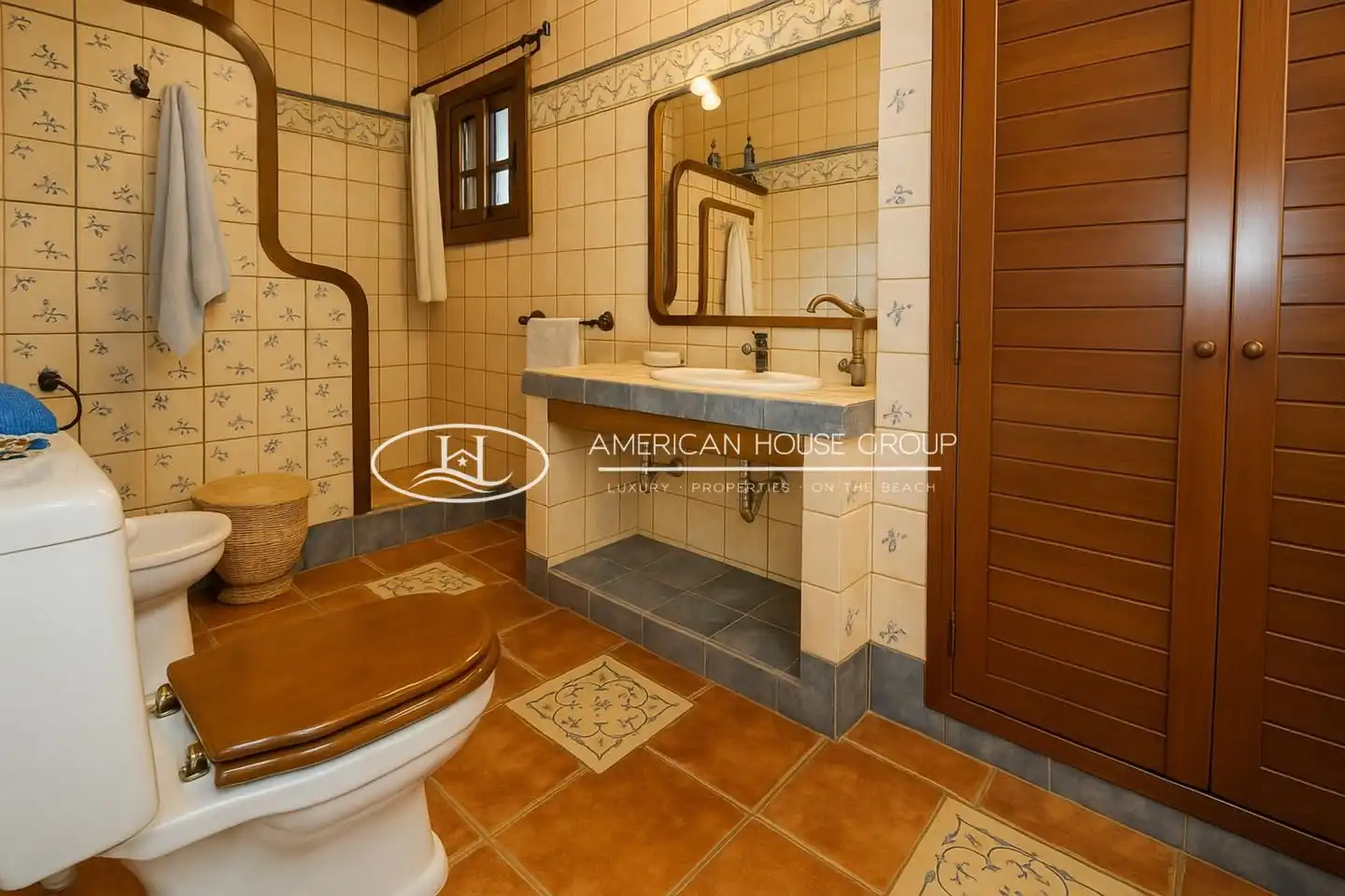 Bathroom of Houses for sale in Chiclana de la Frontera  with Private garden, Terrace and Storage room