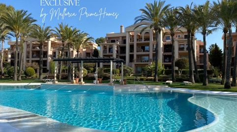 Elegante apartamento con exclusivo salón al aire libre cerca de Port Adriano