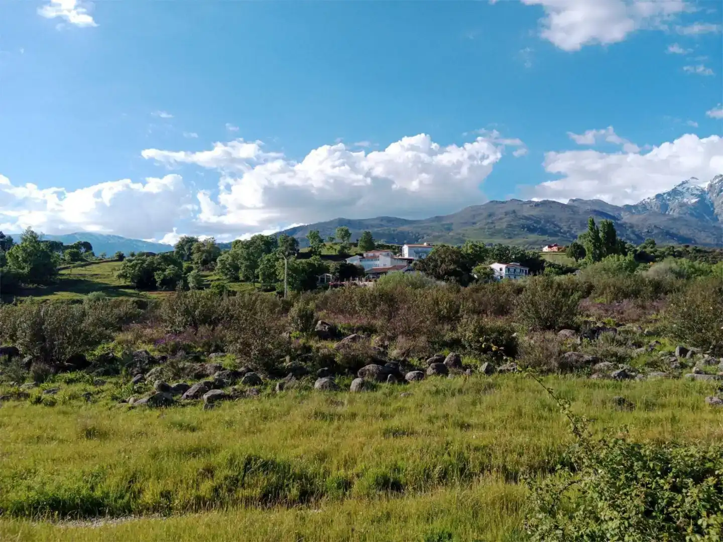 Piso en venta en Candeleda con Jardín privado, Trastero y Amueblado