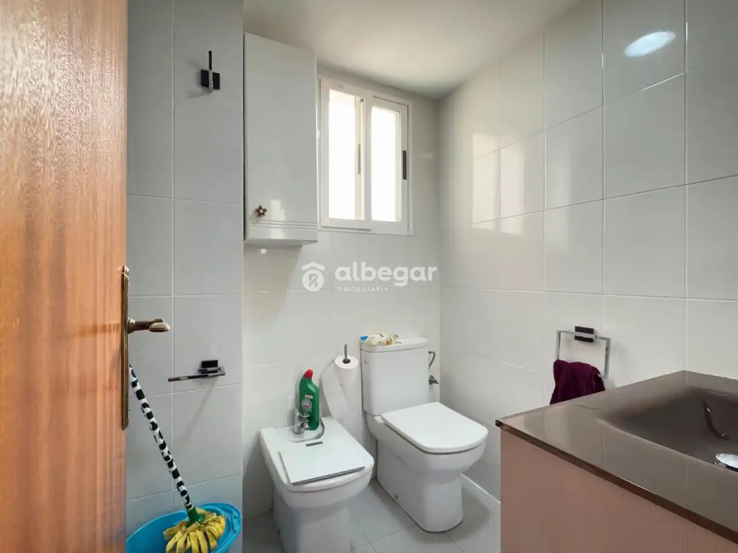 Bathroom of Flat for rent in Paterna  with Air Conditioner, Terrace and Furnished
