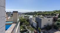 Exterior view of Single-family semi-detached for sale in  Barcelona Capital  with Air Conditioner, Terrace and Swimming Pool