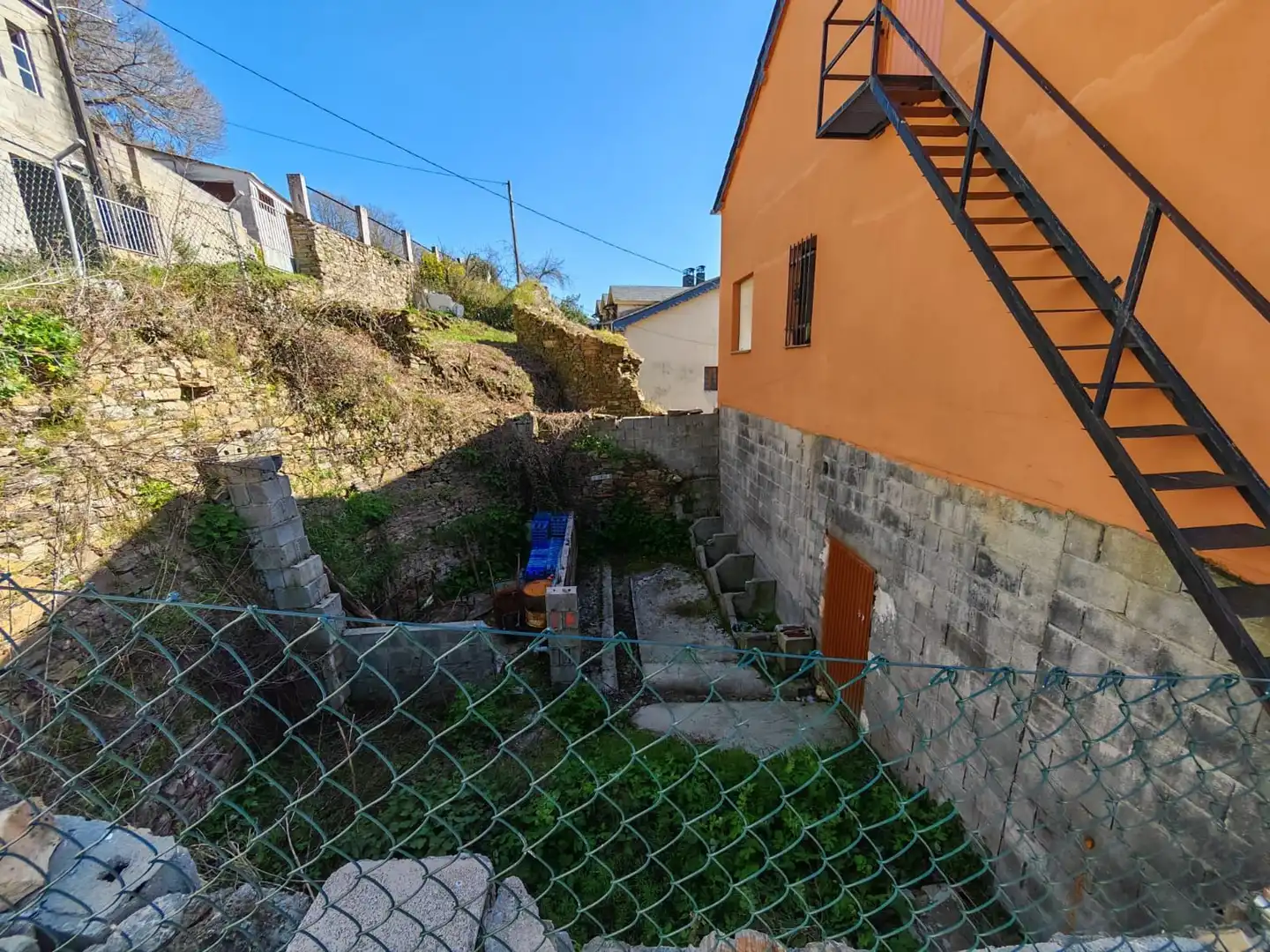 Vista exterior de Casa o chalet en venta en Trabadelo con Calefacción, Jardín privado y Amueblado
