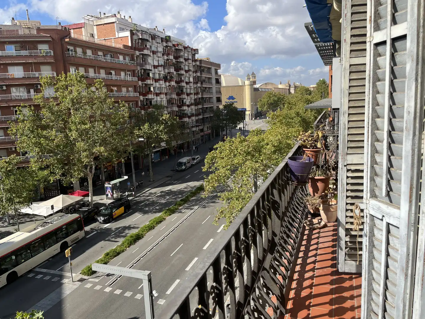 Außenansicht von Wohnung zum Verkauf in  Barcelona Capital mit Balkon