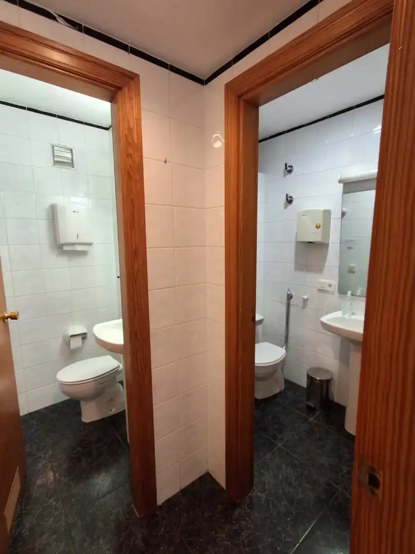 Badezimmer von Büro zur Miete in Las Palmas de Gran Canaria mit Klimaanlage und Heizung
