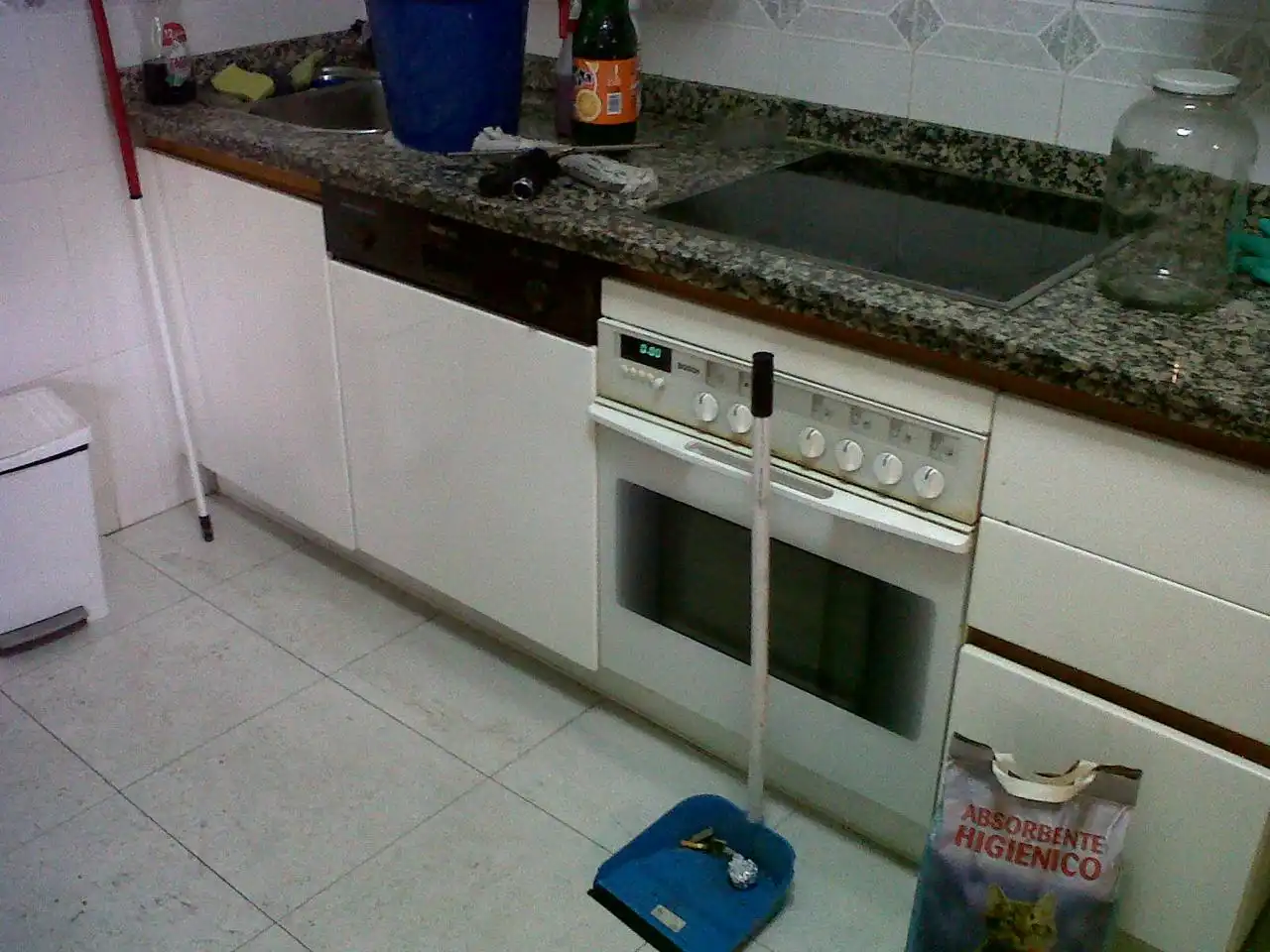 Cuina de Pis en venda en León Capital  amb Calefacció, Terrassa i Traster