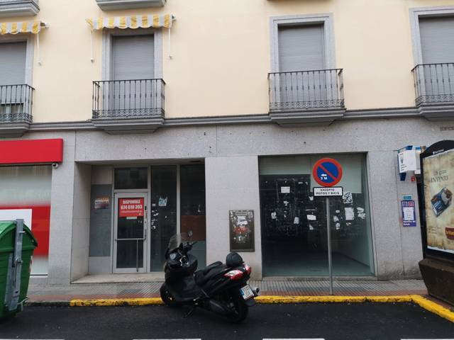Local comercial en Alquiler en Calle Santa María Magdalena, 24 en Arenal - La Pólvora
