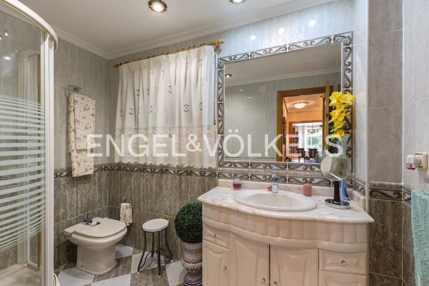Bathroom of Houses for sale in L'Eliana  with Air Conditioner, Heating and Private garden