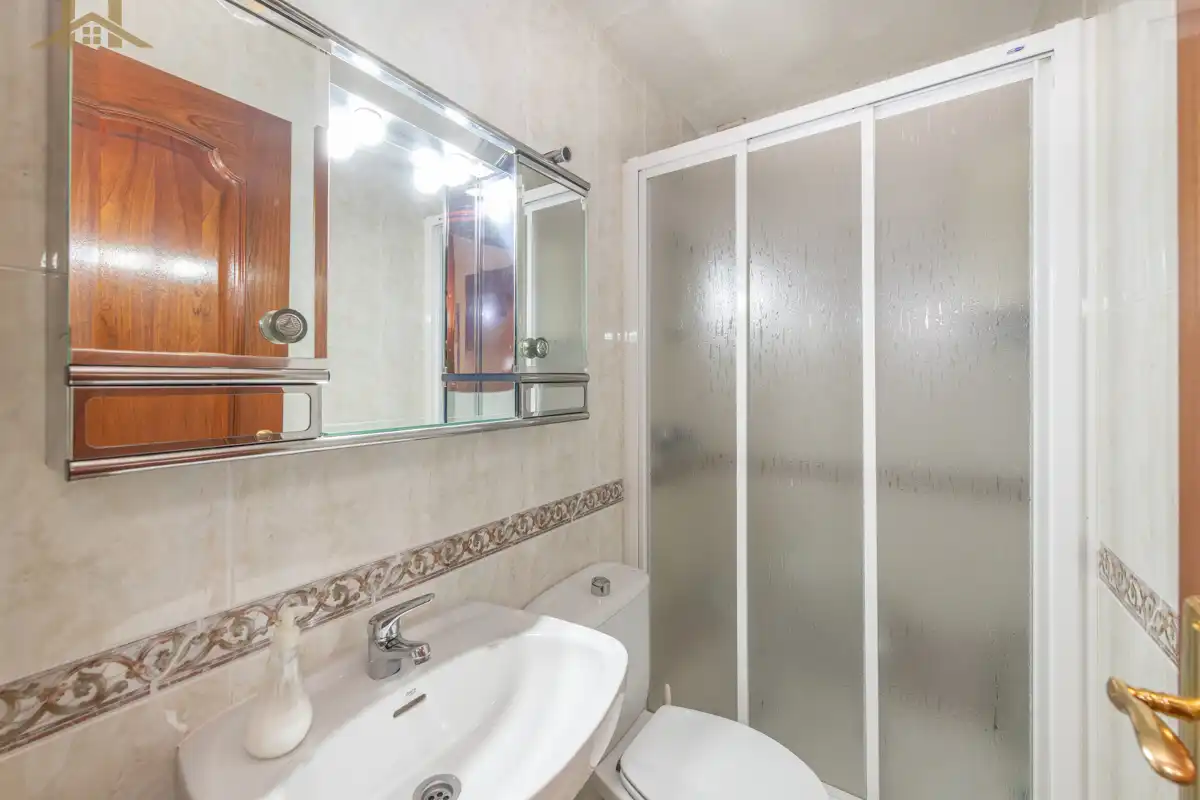 Badezimmer von Wohnung zum Verkauf in Madrid mit Klimaanlage, Heizung und Terrasse