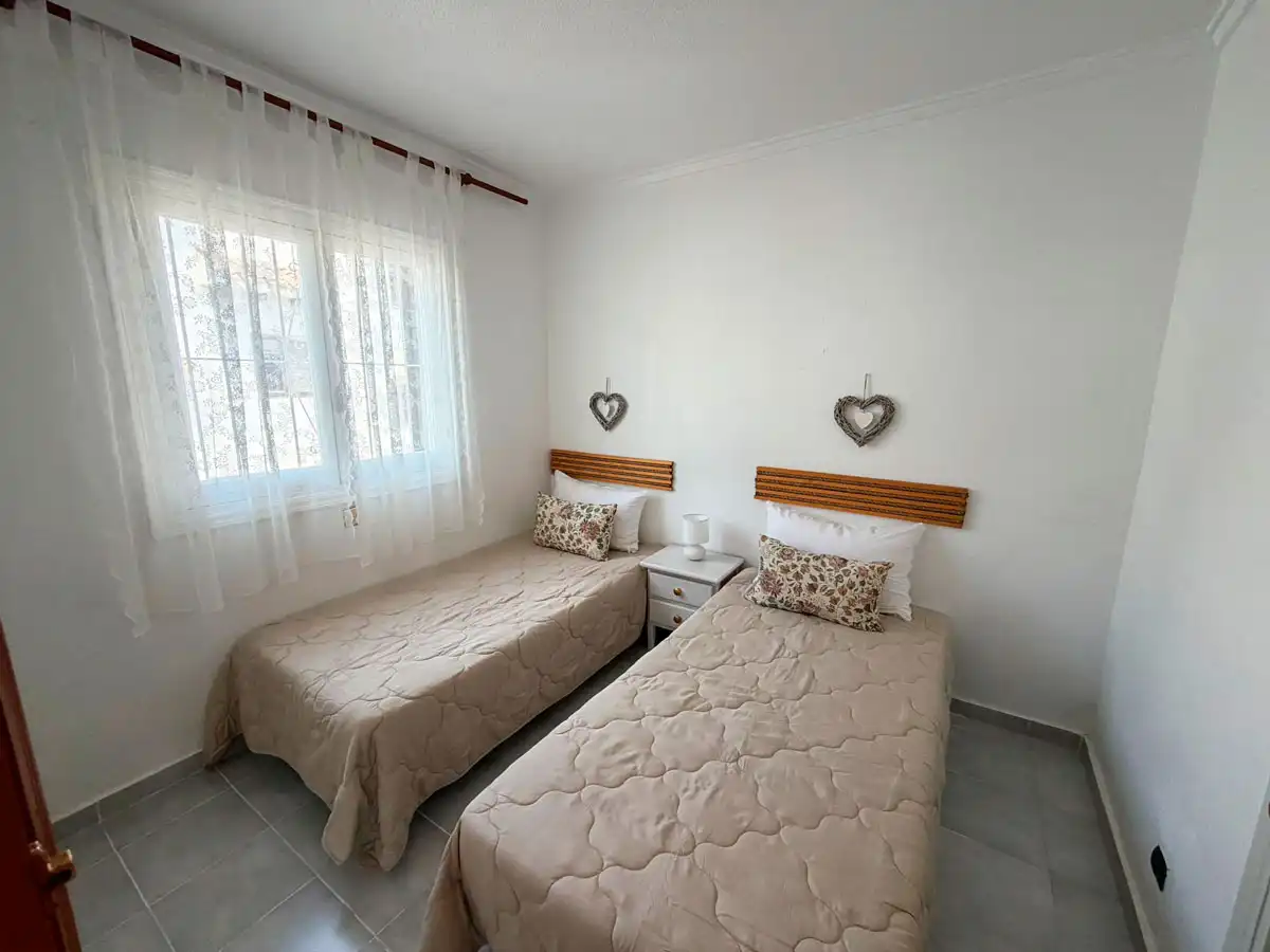 Habitación de Piso en venta en Torrevieja con Terraza, Amueblado y Horno