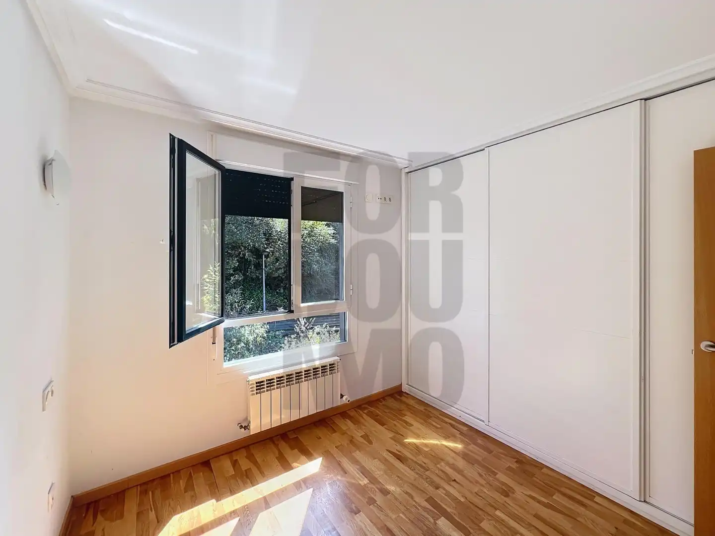Dormitori de Àtic en venda en Donostia - San Sebastián  amb Terrassa, Balcó i Alarma