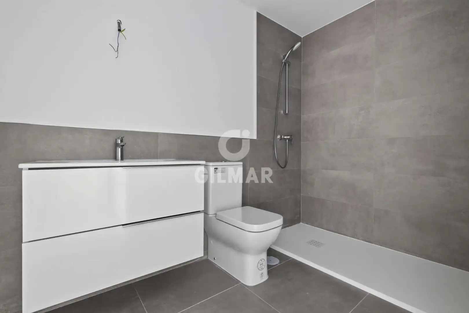 Bathroom of Ground floor for sale in Tomares  with Heating, Private garden and Storage room