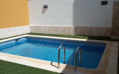 Piscina de Casa o xalet en venda en Alcázar de San Juan amb Aire condicionat, Piscina i Moblat