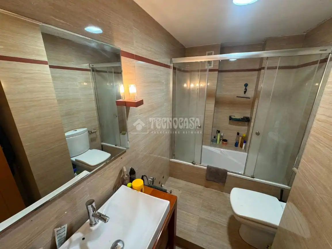 Baño de Piso en venta en Valencia con Aire acondicionado, Trastero y Amueblado