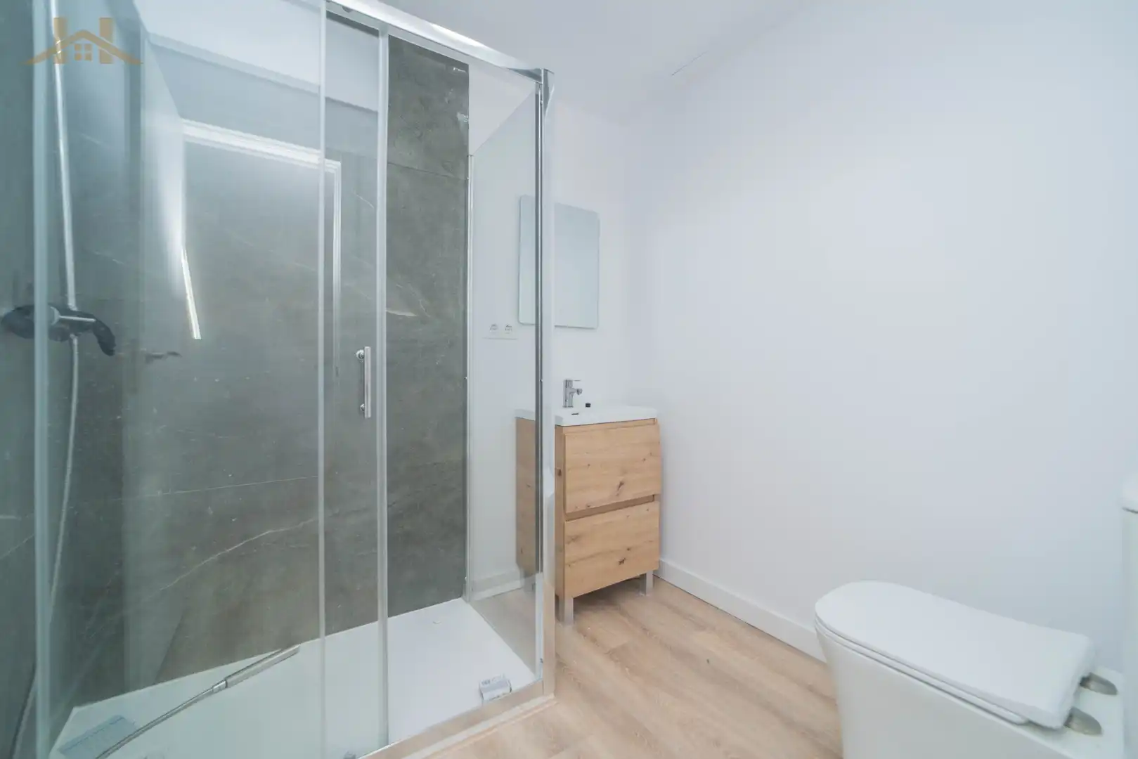 Bathroom of Flat for sale in Pinto  with Air Conditioner, Heating and Oven