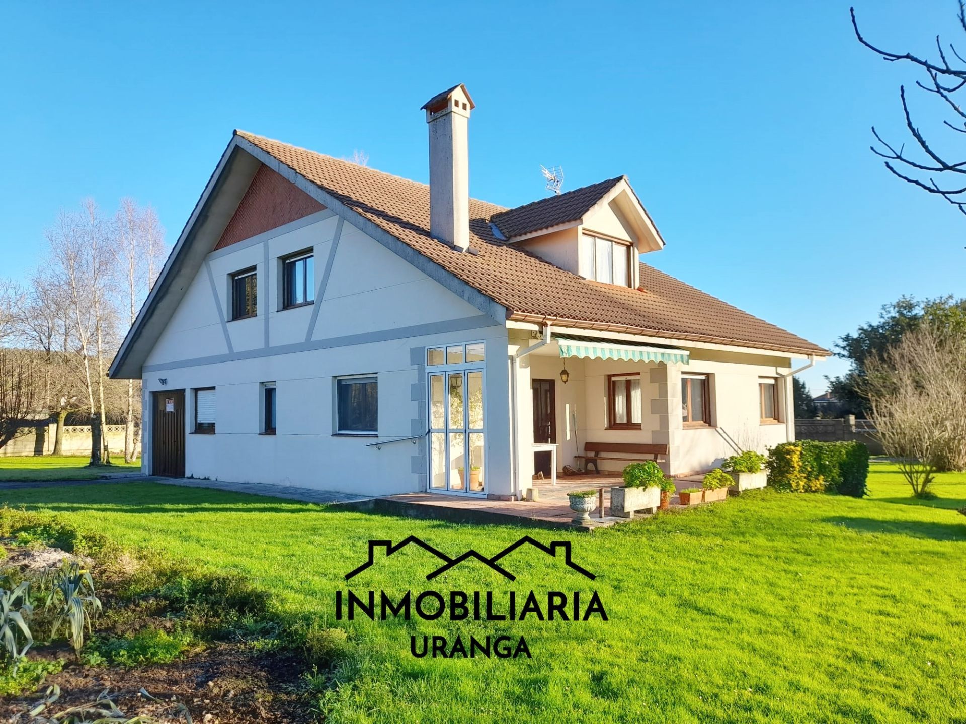 Vista exterior de Casa o xalet en venda en Arnuero amb Calefacció i Jardí privat