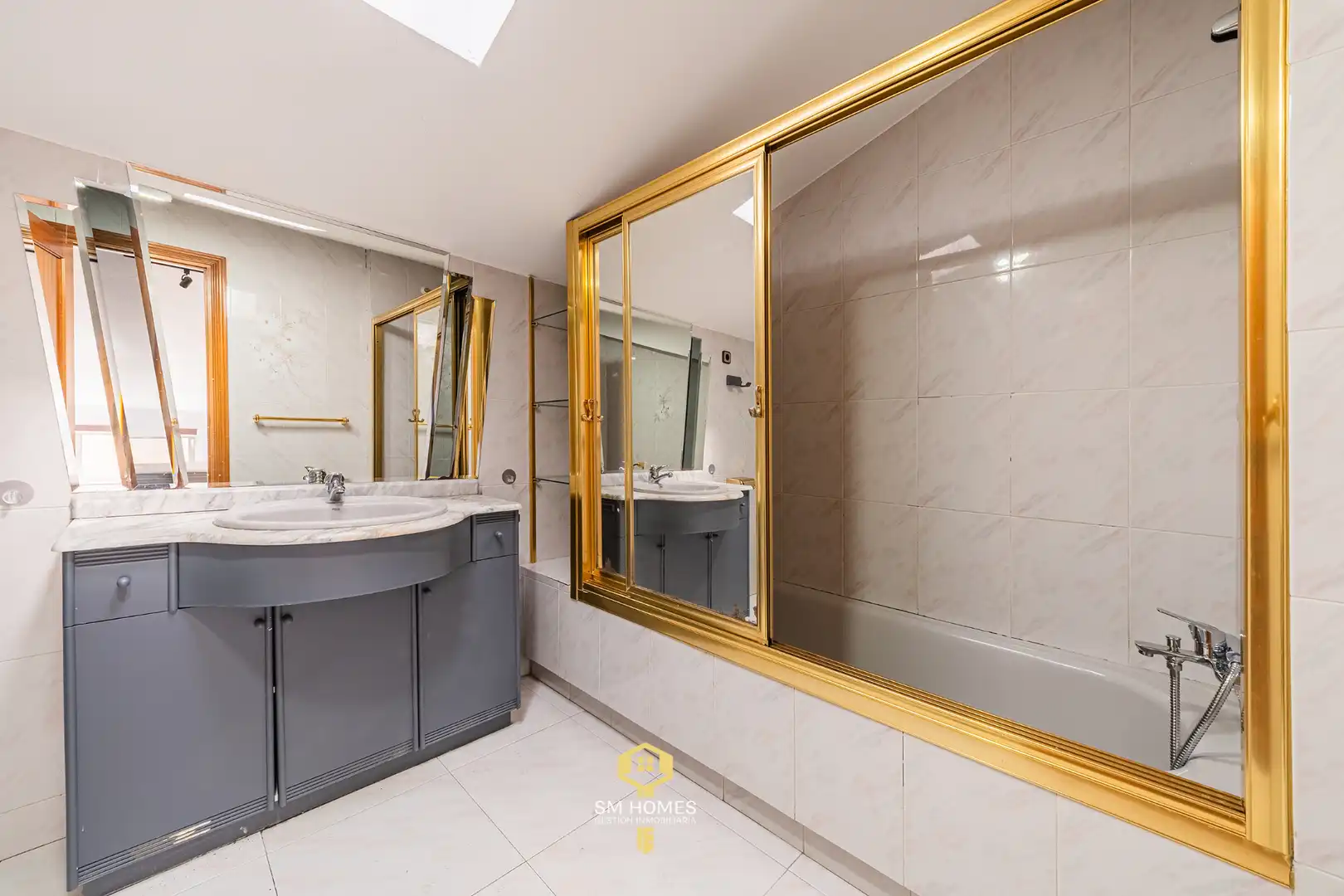 Bathroom of Attic for sale in San Fernando de Henares  with Air Conditioner, Heating and Terrace