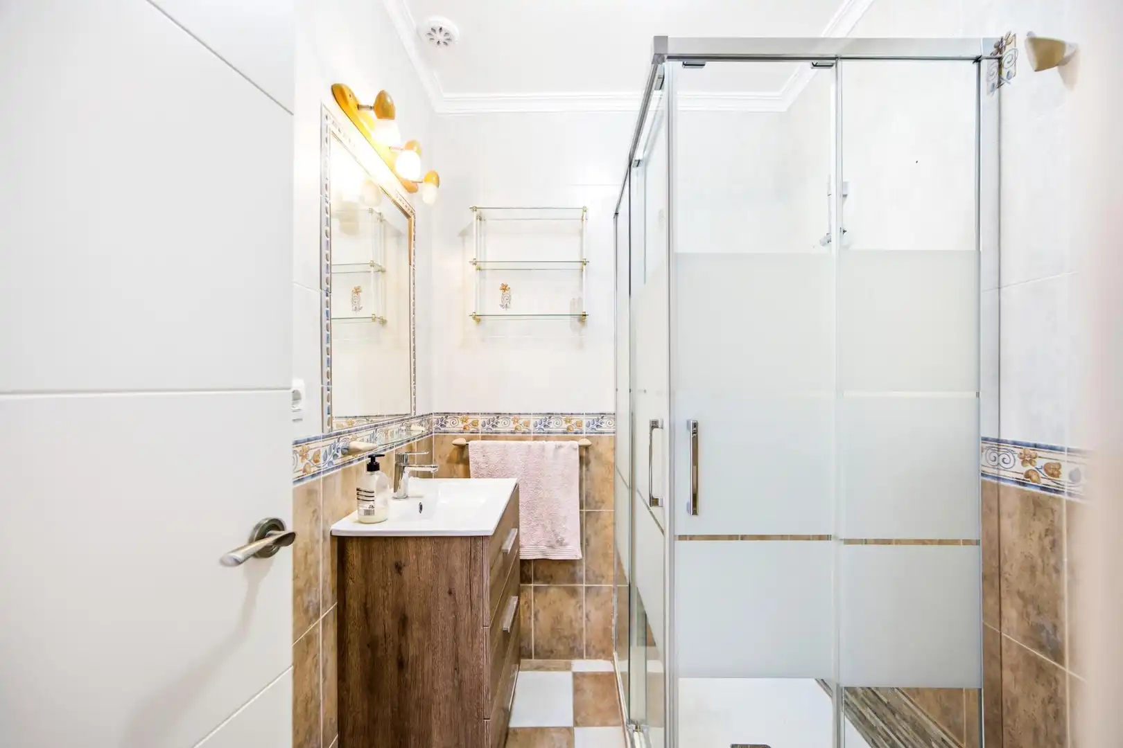 Baño de Casa o chalet en venta en Chiclana de la Frontera con Aire acondicionado, Calefacción y Jardín privado