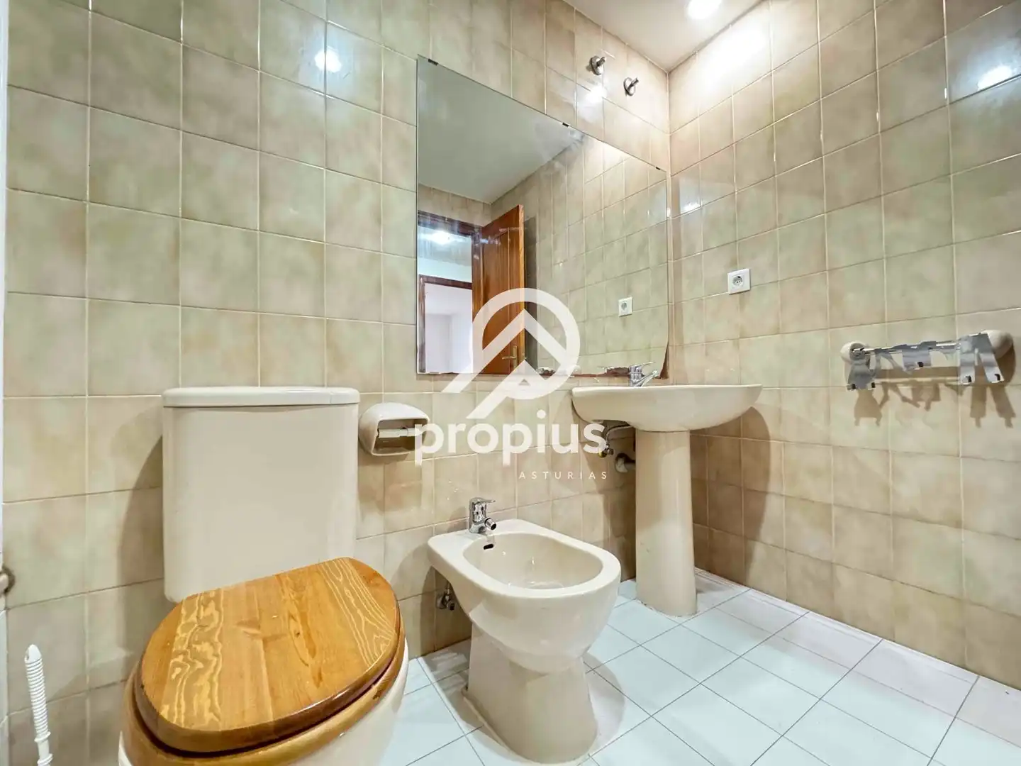 Baño de Piso en venta en Oviedo  con Calefacción, Parquet y Terraza