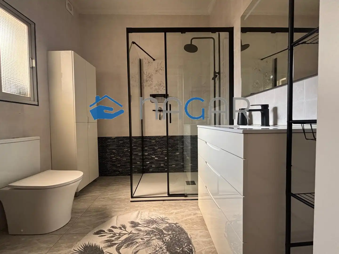 Bathroom of Houses for sale in La Línea de la Concepción  with Air Conditioner and Furnished