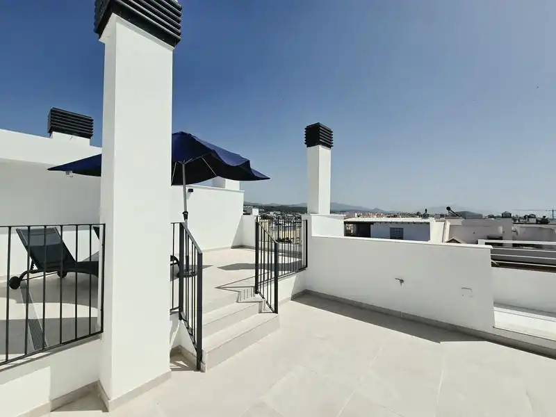 Terrassa de Àtic de lloguer en Estepona amb Aire condicionat, Terrassa i Piscina