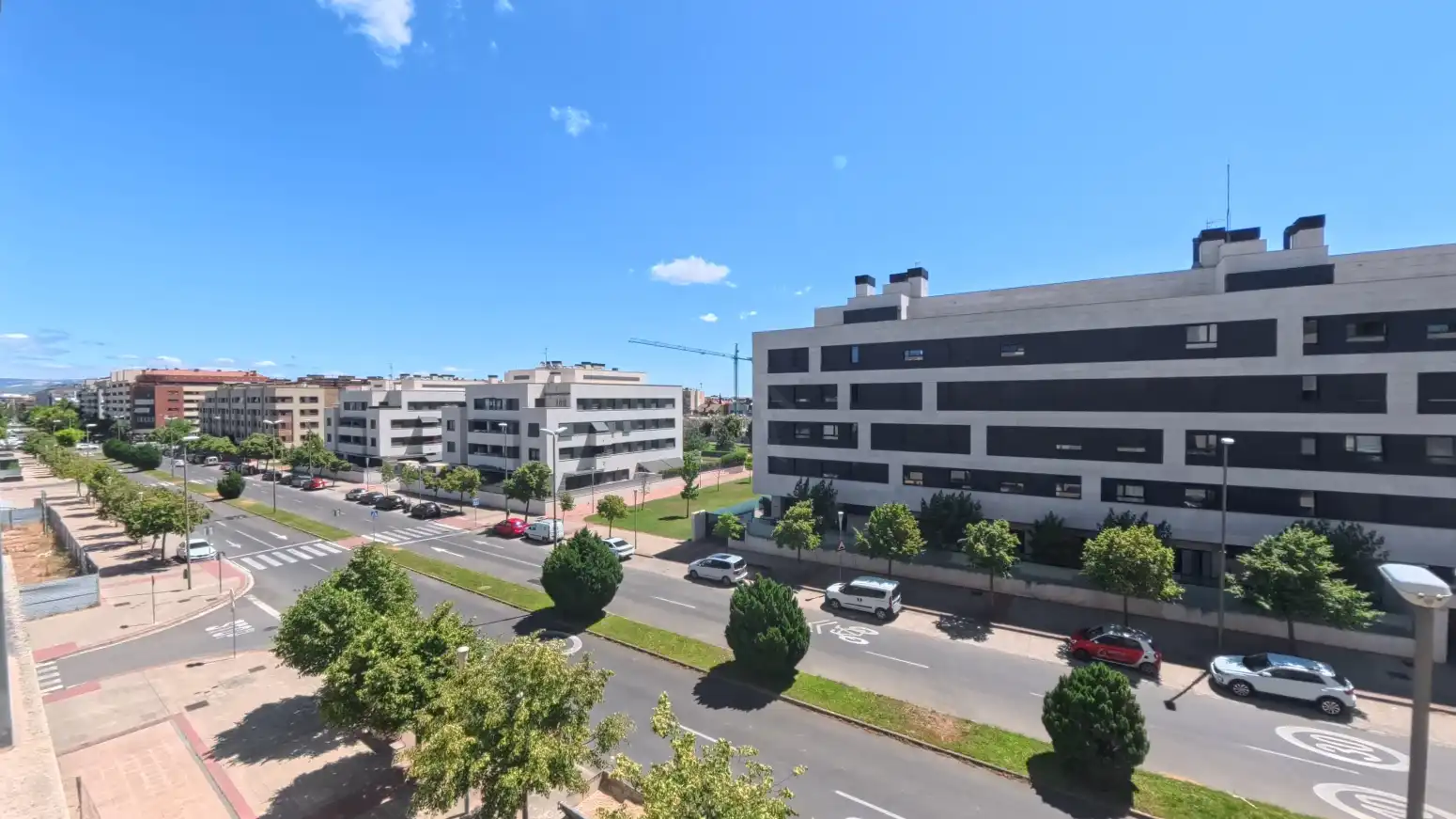Vista exterior de Pis de lloguer en  Logroño amb Aire condicionat, Calefacció i Jardí privat