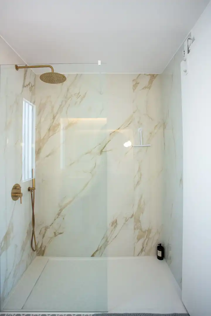 Bathroom of Flat for sale in Estepona  with Air Conditioner, Terrace and Community pool
