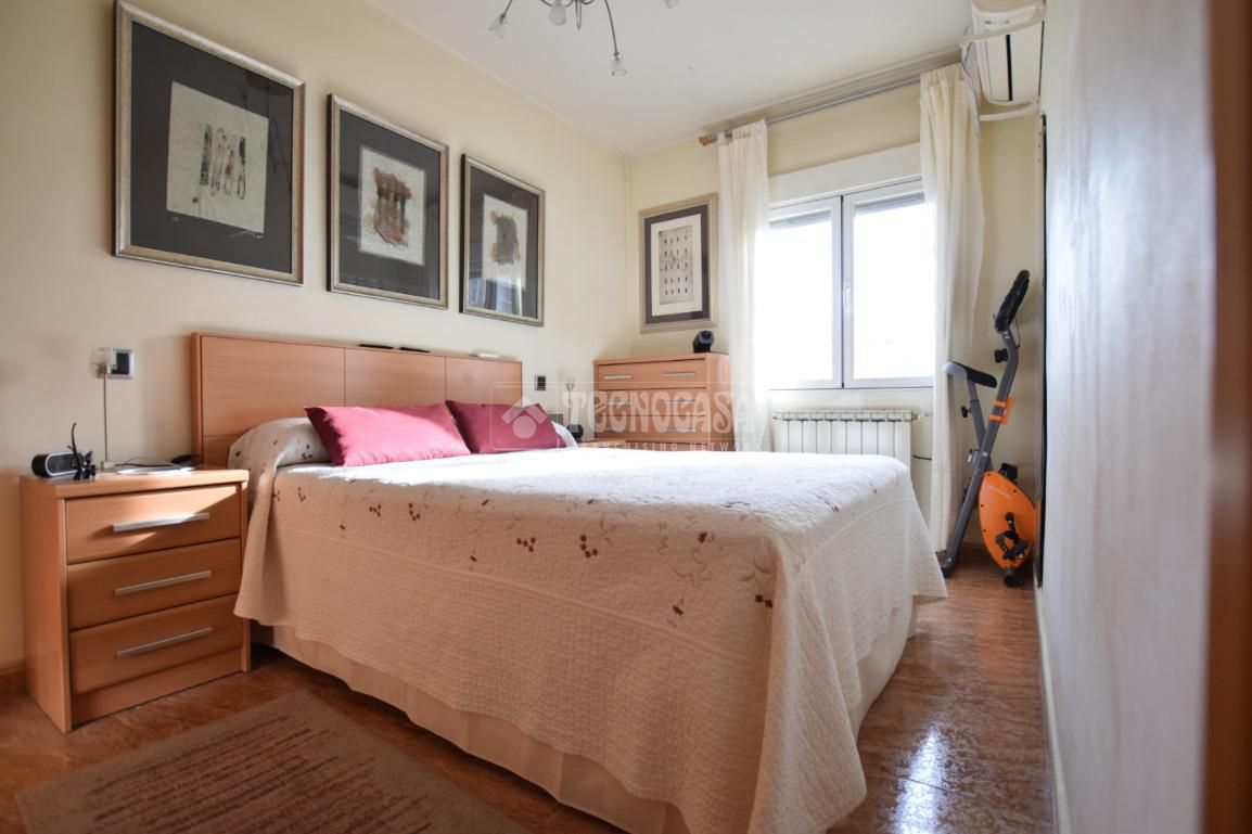 Bedroom of Flat for sale in  Madrid Capital  with Air Conditioner, Heating and Terrace