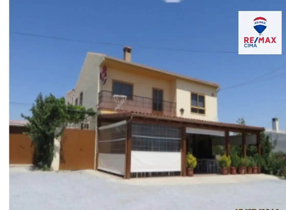 Xalet amb terrassa en venda a Lugar Lugar del Baico 40