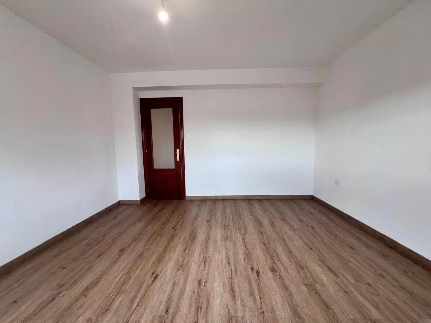 Dormitori de Pis en venda en Oviedo  amb Calefacció i Parquet