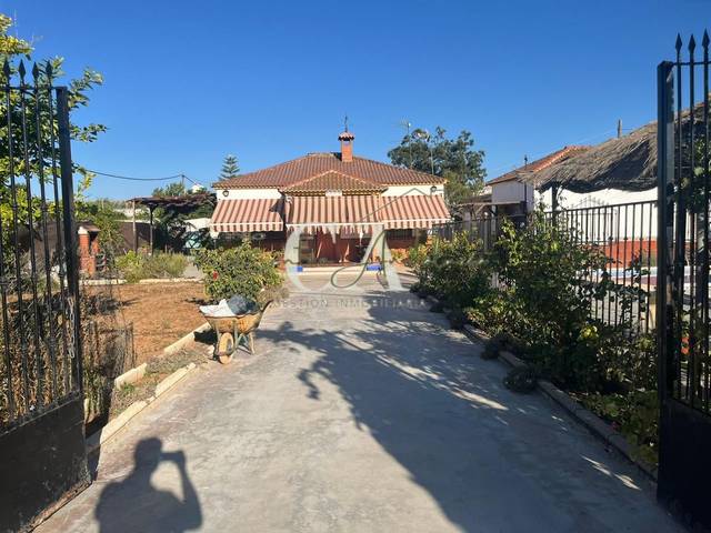 Casa-chalet en Venta en Los Arenales en Puente Genil