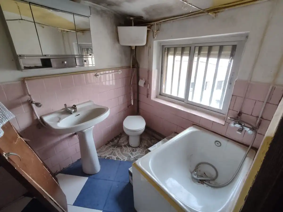 Bathroom of Houses for sale in Torrejoncillo
