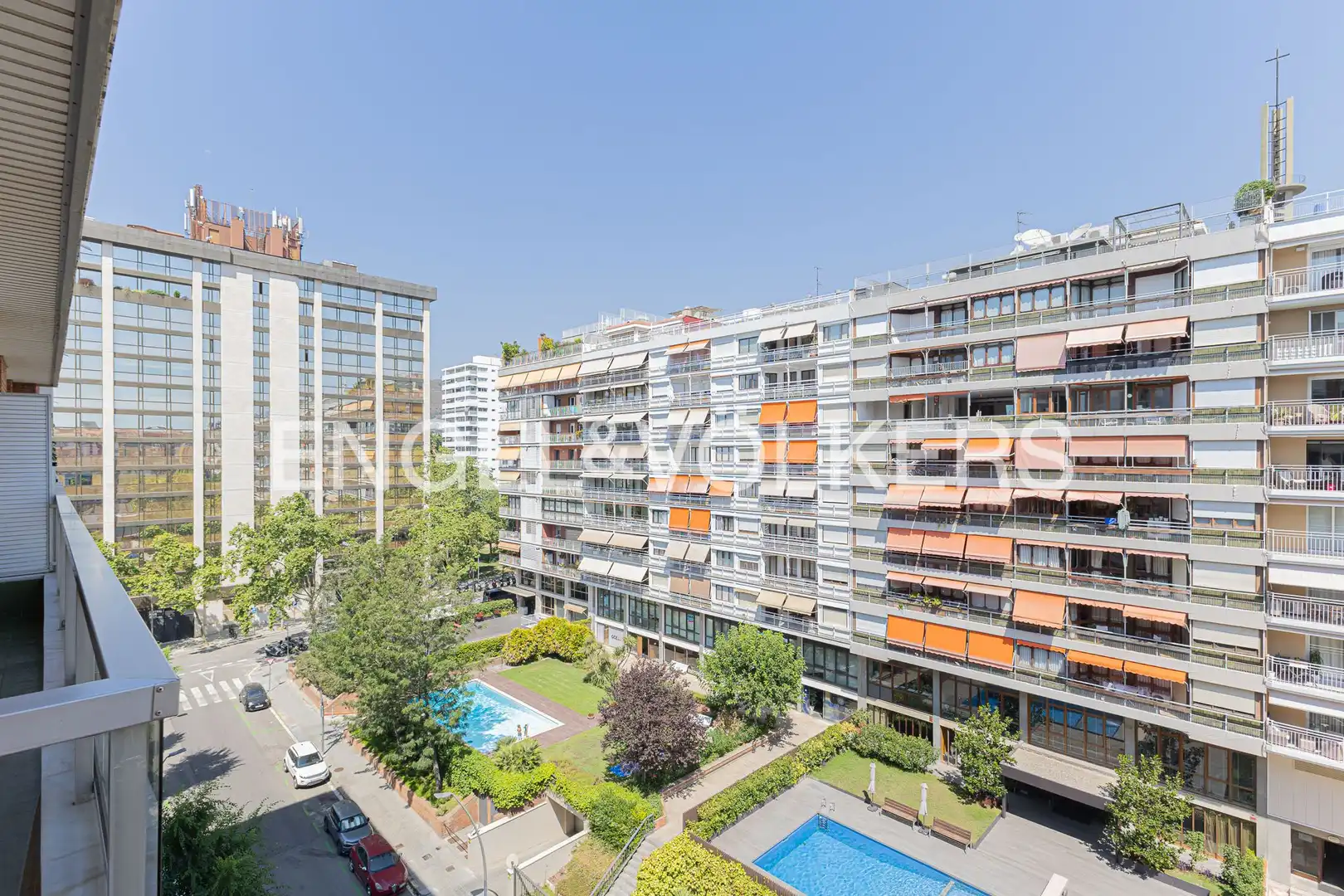 Vista exterior de Pis en venda en Barcelona amb Aire condicionat, Calefacció i Jardí privat