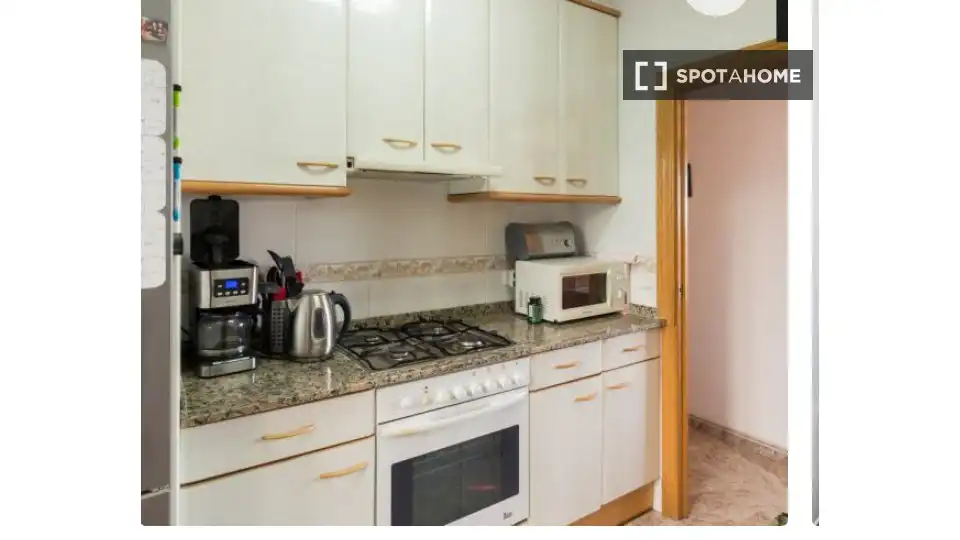 Cocina de Piso para compartir en L'Hospitalet de Llobregat con Aire acondicionado, Calefacción y Amueblado