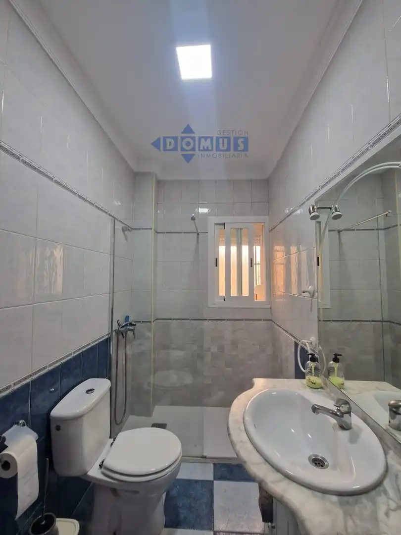 Baño de Piso en venta en Ronda con Amueblado