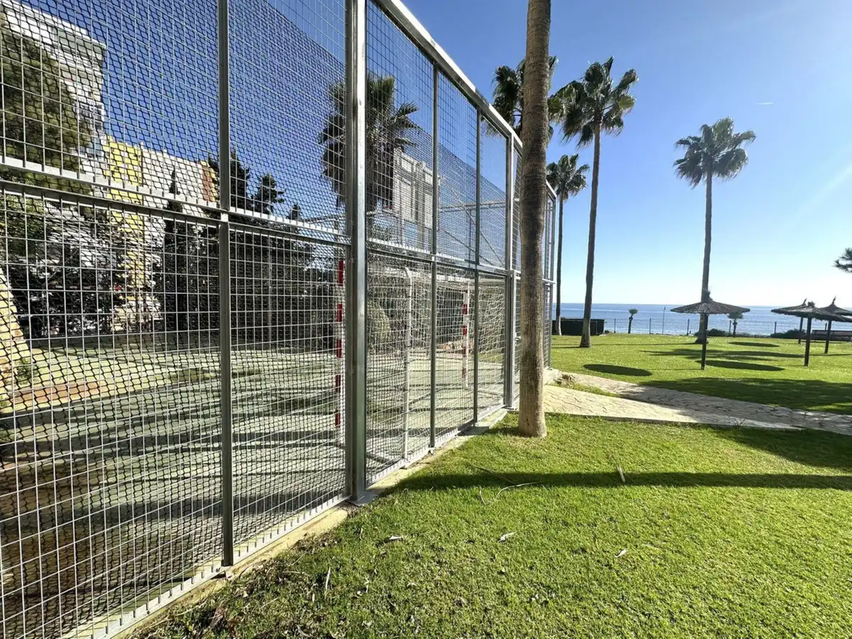 Außenansicht von Erdgeschoss zum Verkauf in Mijas mit Klimaanlage, Heizung und Privatgarten