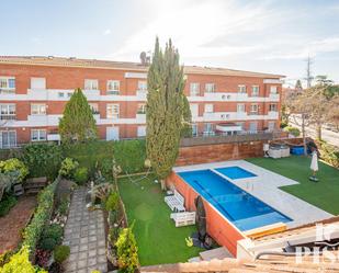 Swimming pool of Single-family semi-detached for sale in Sant Cugat del Vallès  with Air Conditioner, Heating and Storage room