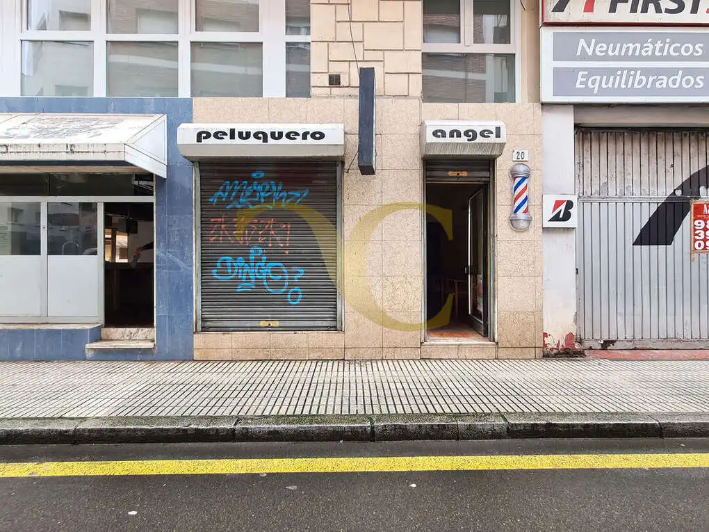 Vista exterior de Local en venta en Gijón 