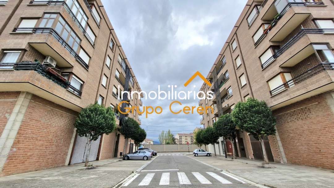 Vista exterior de Pis en venda en Santo Domingo de la Calzada amb Calefacció, Terrassa i Traster