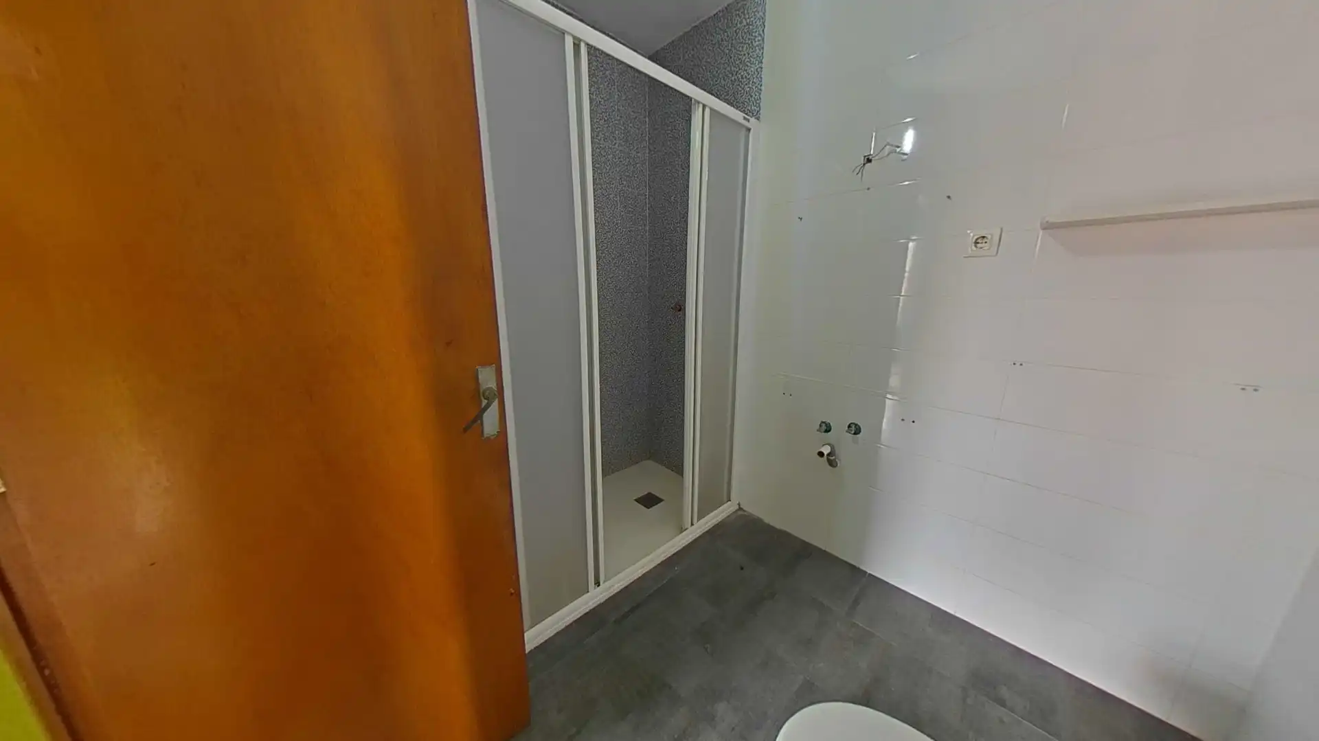 Bany de Pis en venda en Ayora amb Balcó
