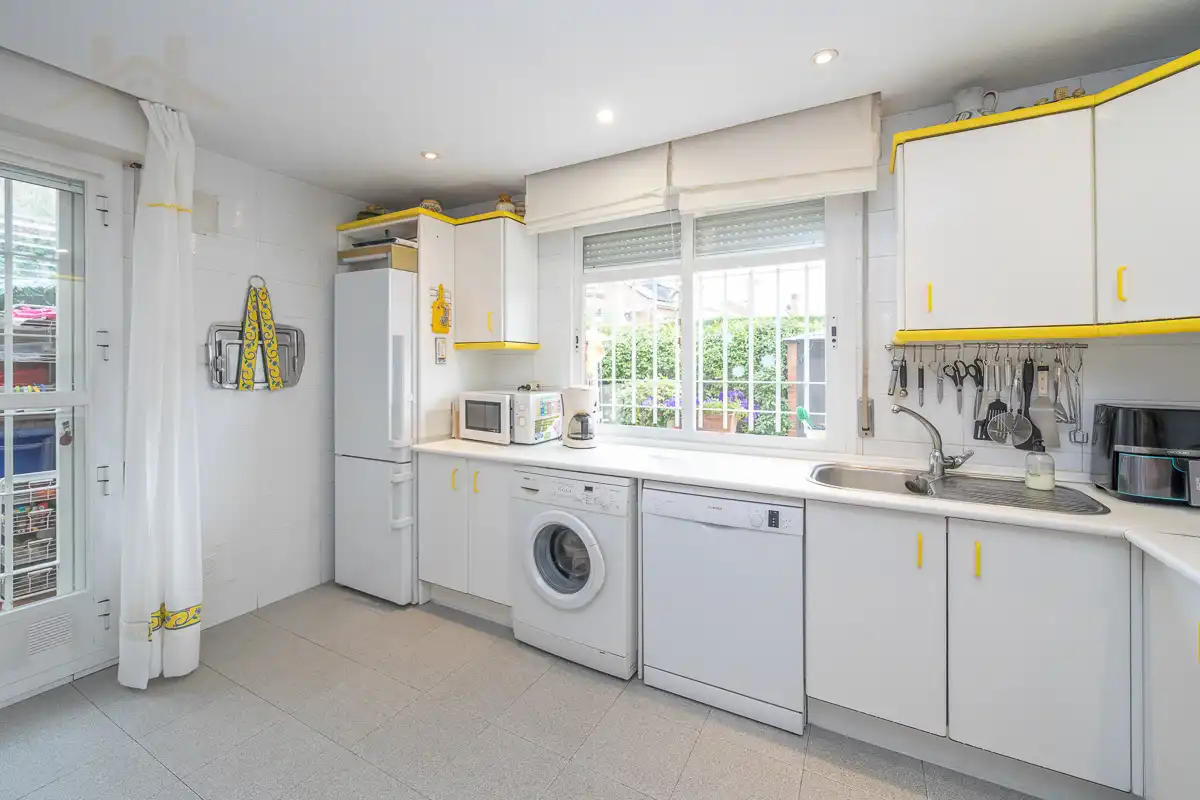 Kitchen of Houses for sale in Torrelodones  with Air Conditioner, Heating and Private garden