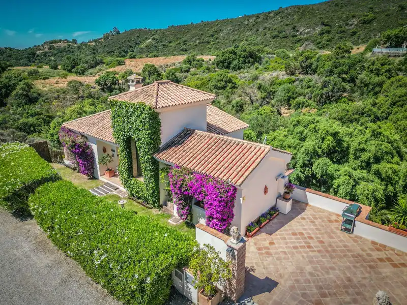 Casa amb piscina en venda a Altos de Estepona, imagen 5
