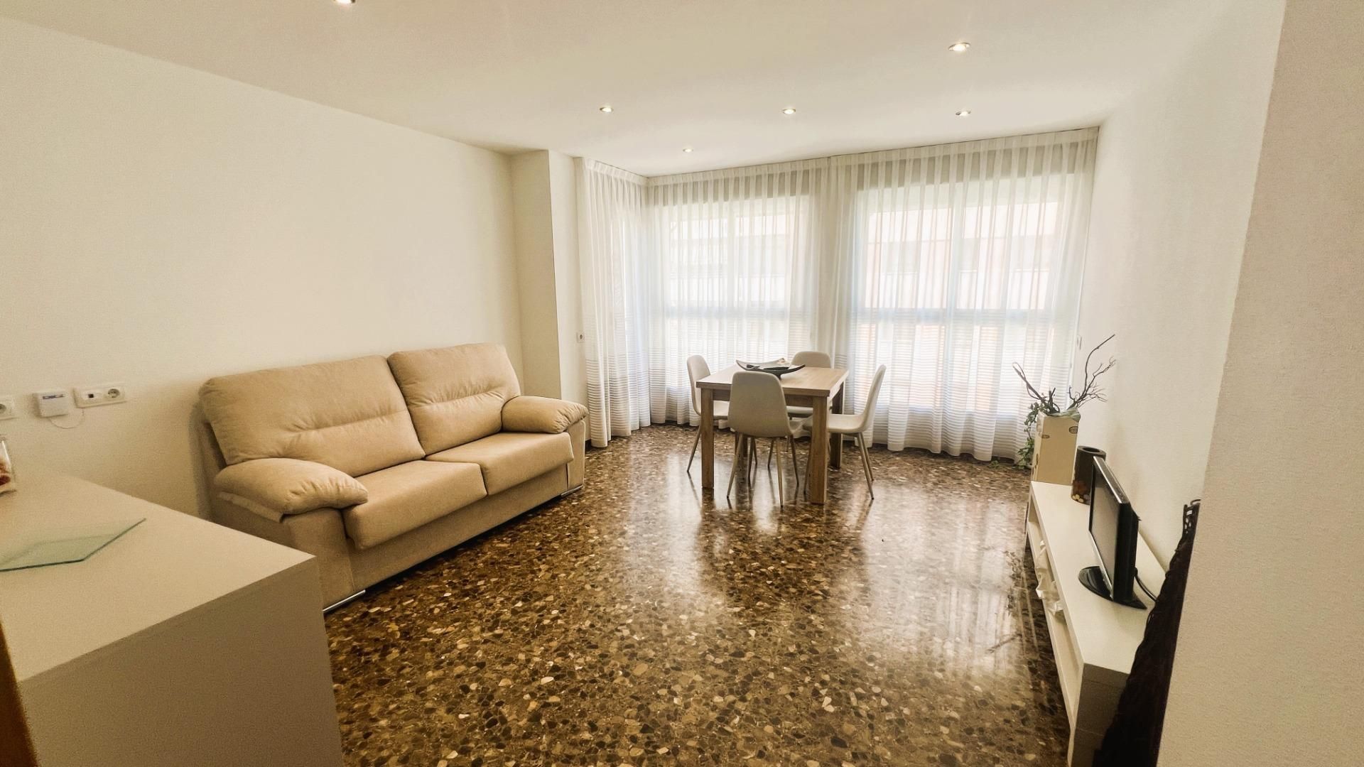 Sala d'estar de Pis en venda en Castellón de la Plana / Castelló de la Plana amb Aire condicionat, Calefacció i Traster