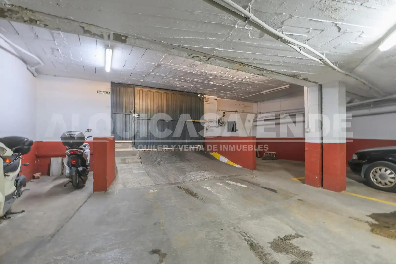 Parking de Piso en venta en Sevilla con Aire acondicionado, Calefacción y Jardín privado