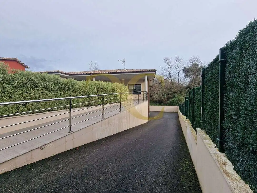 Vista exterior de Casa o xalet en venda en Llanes amb Calefacció, Jardí privat i Terrassa