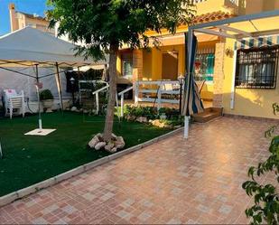 Terrassa de Casa adosada en venda en Torrevieja amb Terrassa, Traster i Balcó