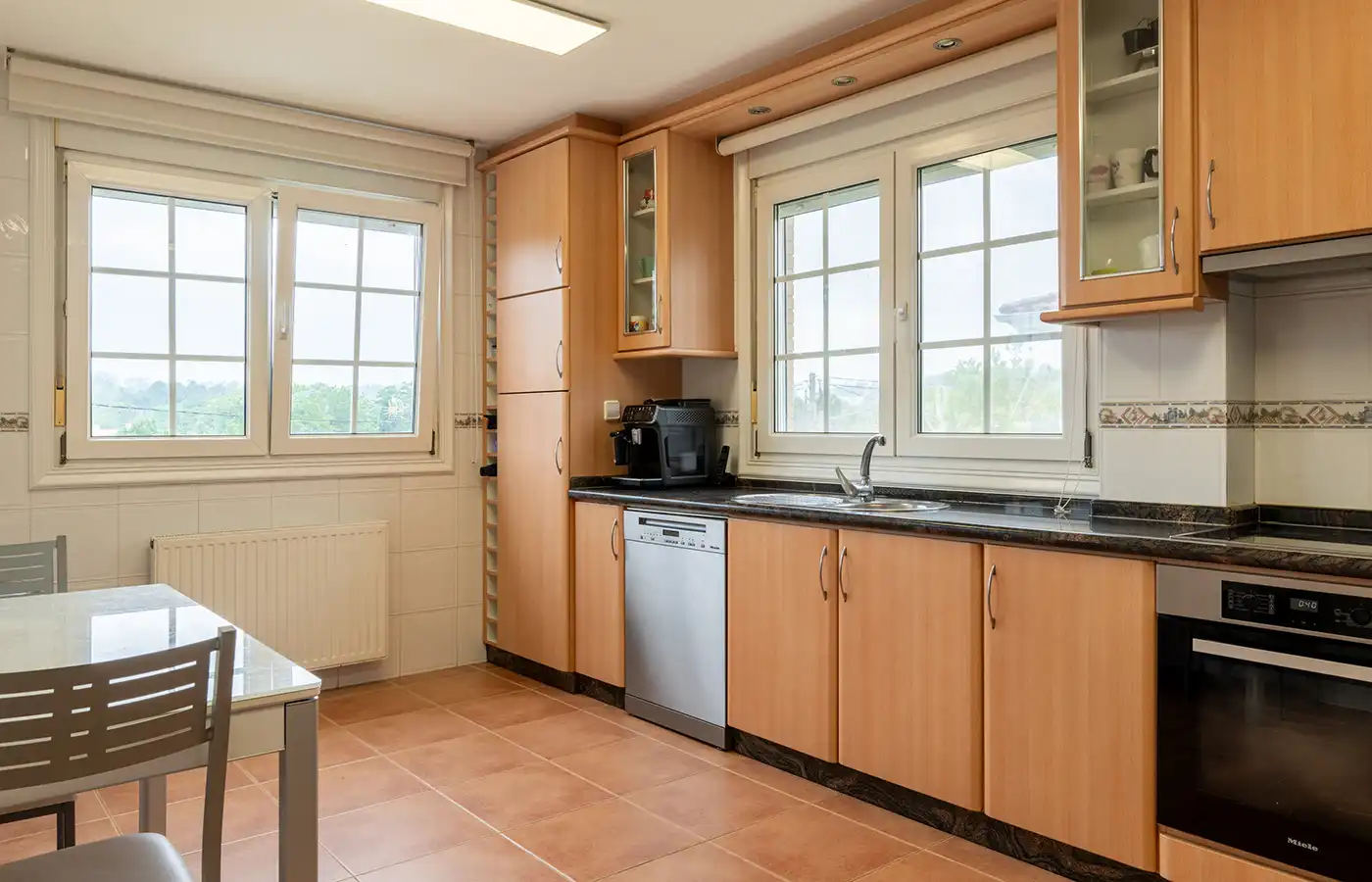 Cocina de Casa o chalet en venta en Oleiros con Calefacción, Jardín privado y Parquet