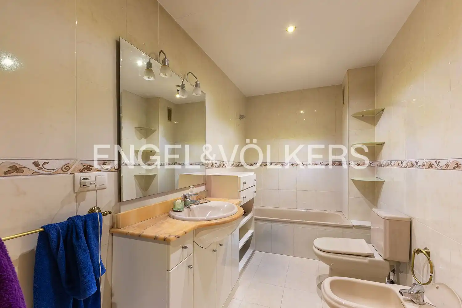 Baño de Piso en venta en Valencia con Aire acondicionado, Calefacción y Amueblado
