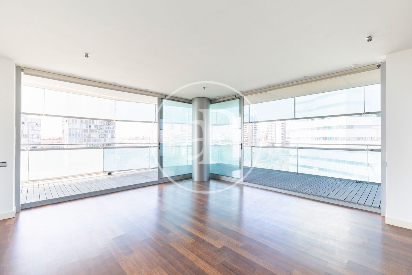 Außenansicht von Wohnung zur Miete in  Barcelona Capital mit Klimaanlage, Heizung und Terrasse