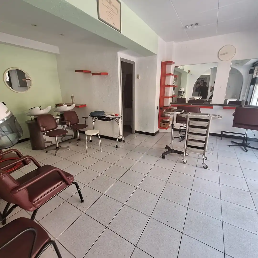 Commercial properties for sale in  Barcelona Capital  with Air Conditioner, Heating and Alarm